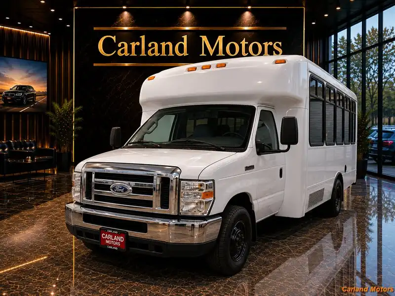 2008 Ford E-Series E-450 Shuttle Bus's photo