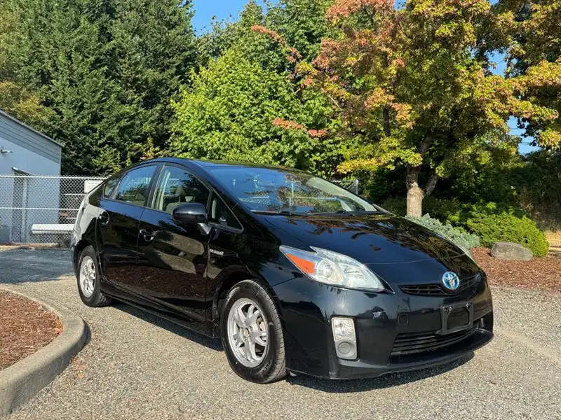 2010 Toyota Prius III's photo