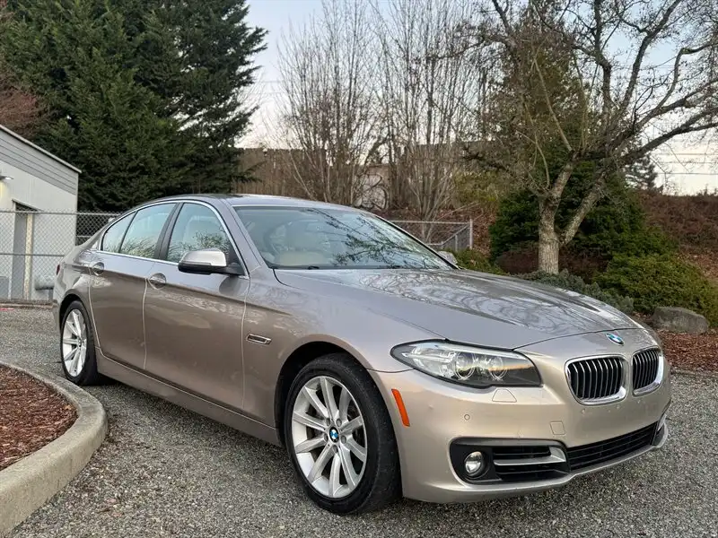 2015 BMW 5 Series 528i Sedan's photo