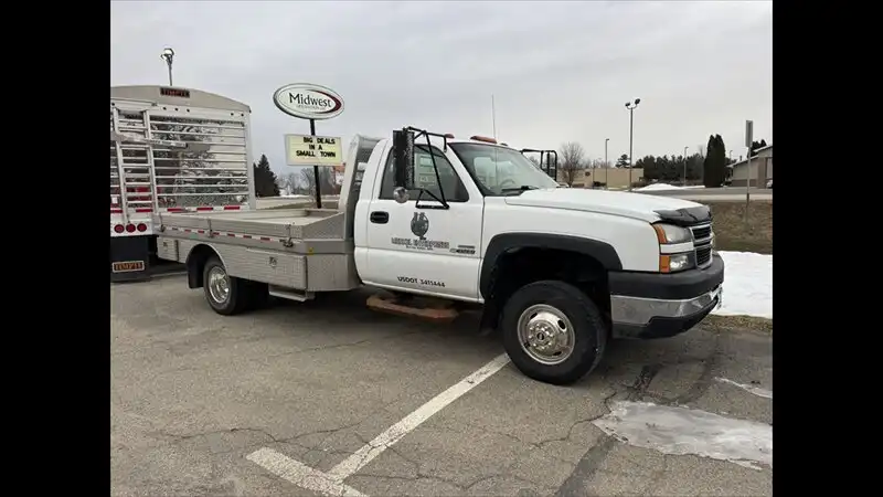 2006 Chevrolet Silverado HD Work 4WD Regular Cab LWB SRW's photo