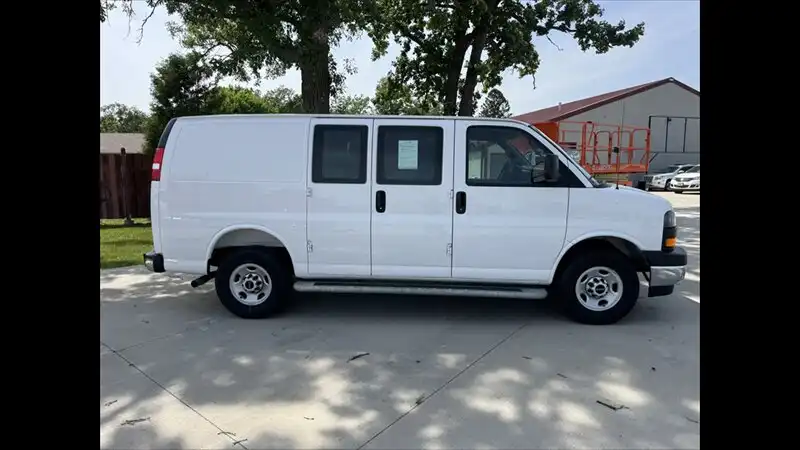 2025 GMC Savana 2500's photo