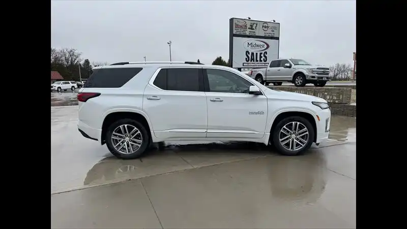 2023 Chevrolet Traverse High Country AWD's photo