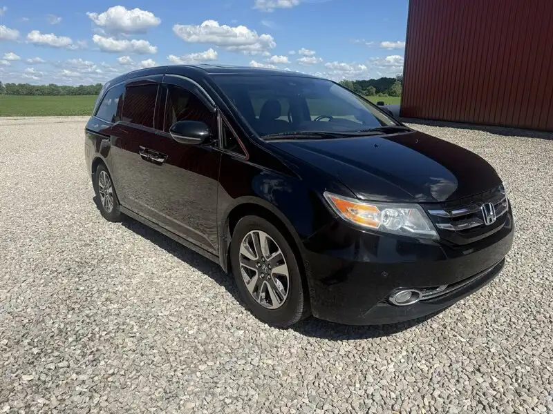 2014 Honda Odyssey Touring's photo