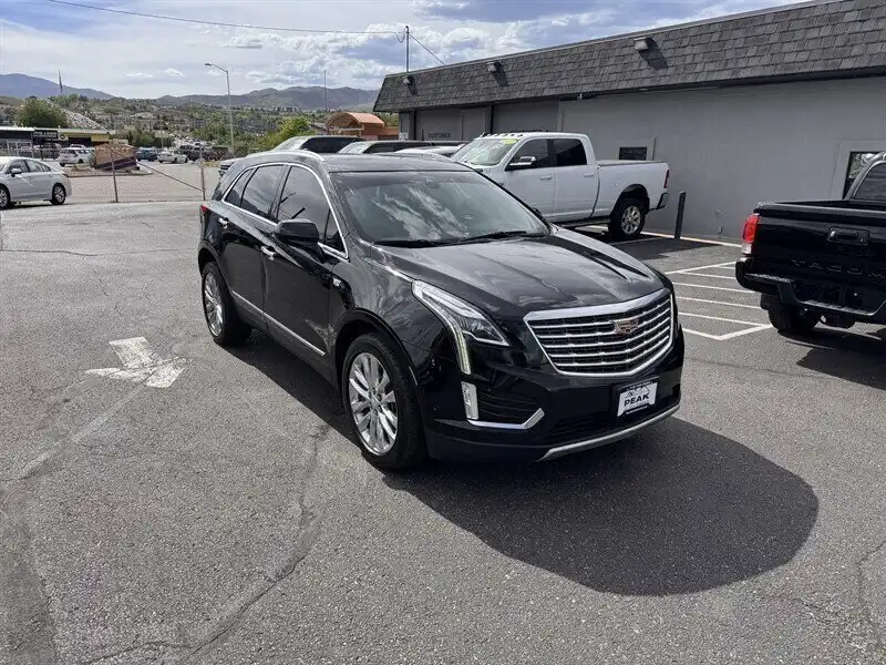 2017 Cadillac XT5 AWD Platinum's photo