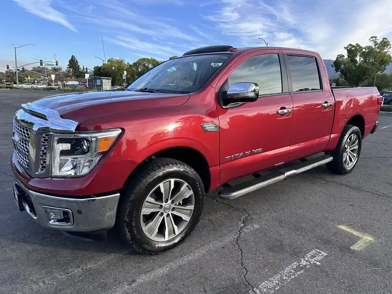 2018 Nissan Titan SL 4WD Crew Cab's photo