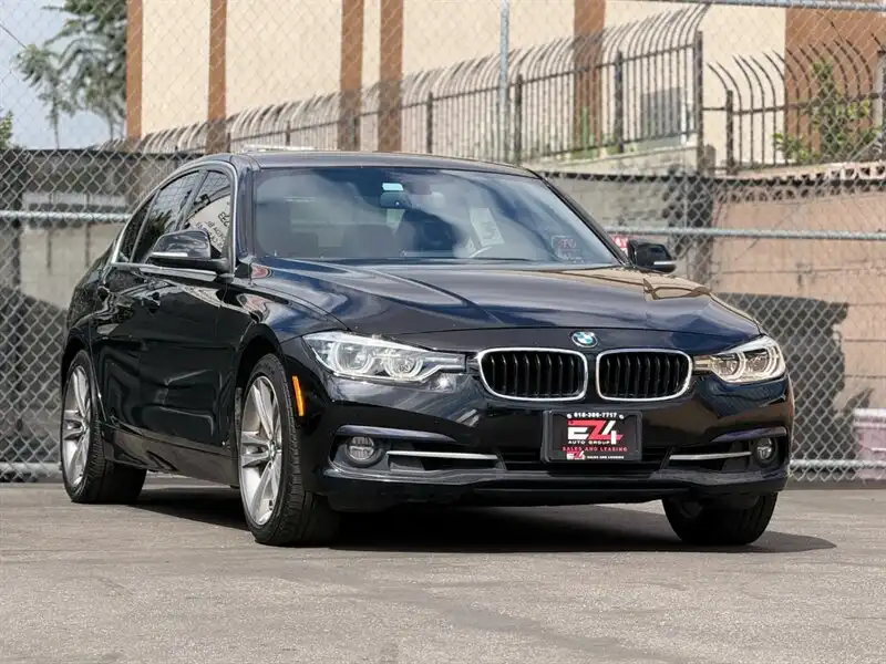2018 BMW 3 Series 330i Sedan's photo