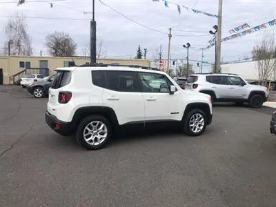 2018 Jeep Renegade Latitude FWD photo 2