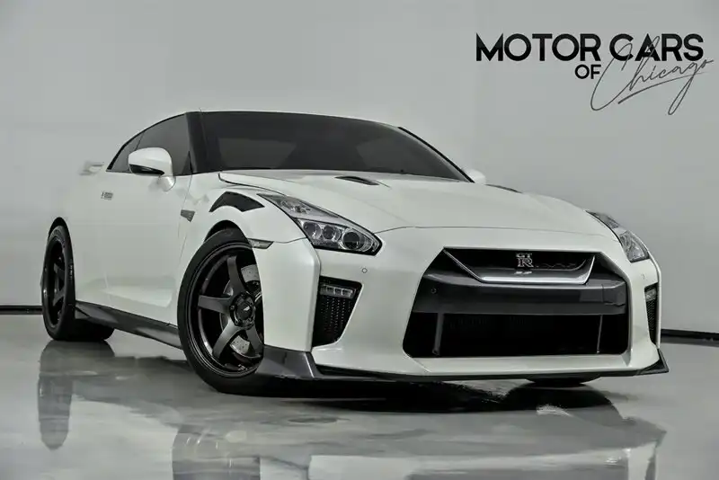 2019 Nissan GT-R Premium's photo