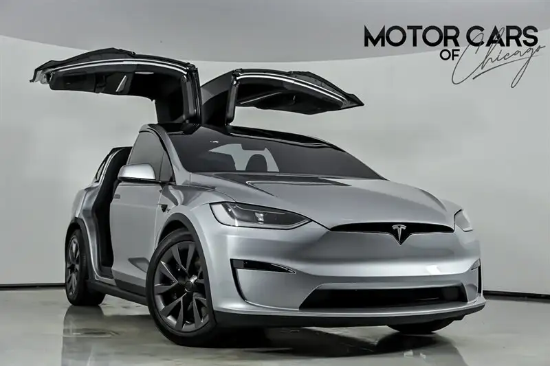 2024 Tesla Model X Long Range's photo
