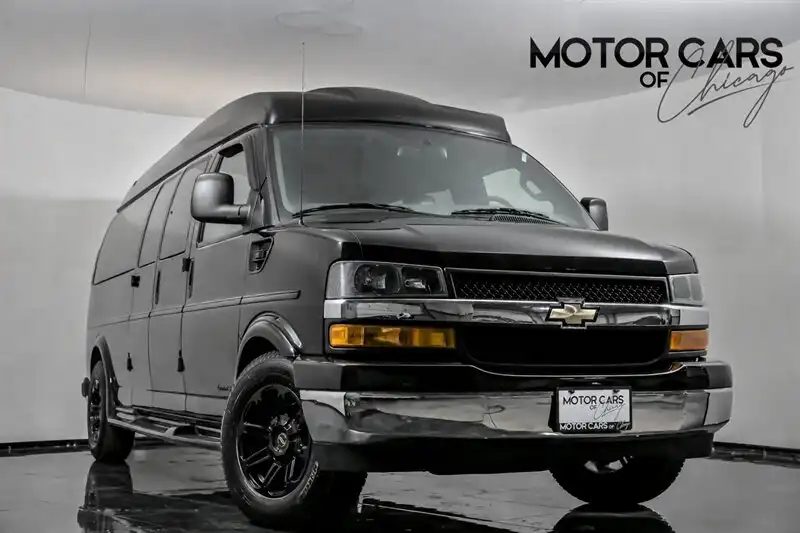 2023 Chevrolet Express 2500 Extended Work Van HD's photo