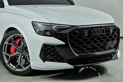 2026 Audi RS Q8 Base photo 3
