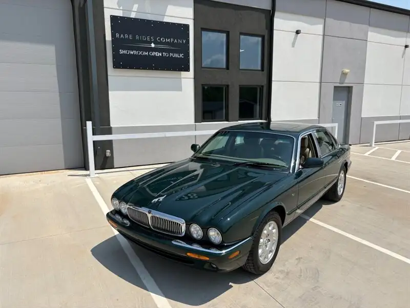 2002 Jaguar XJ XJ8's photo