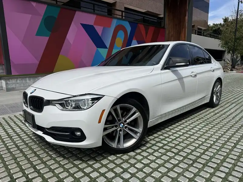 2018 BMW 3 Series 330i Sedan's photo