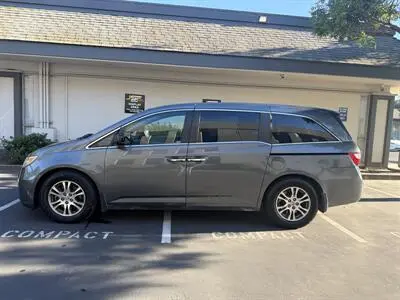 2013 Honda Odyssey EX photo 2