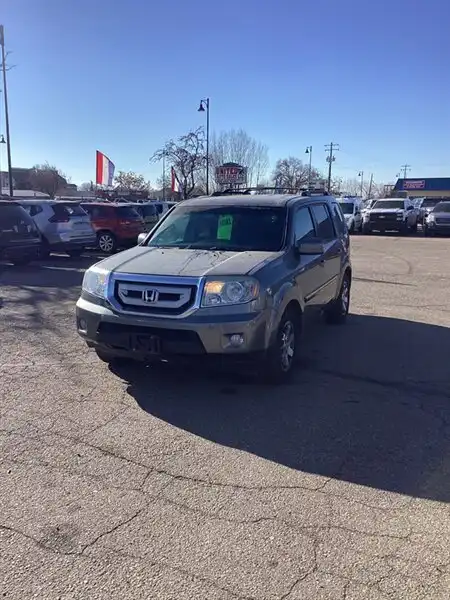 2009 Honda Pilot Touring w/ NAVI and RES 4WD's photo