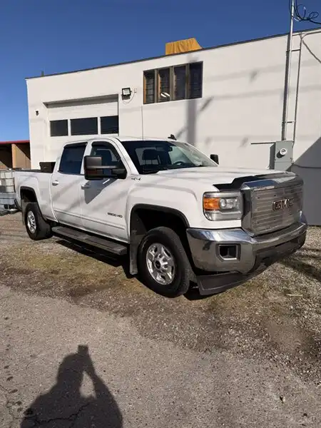 2015 GMC Sierra 4WD Crew Cab Short Box SLE's photo