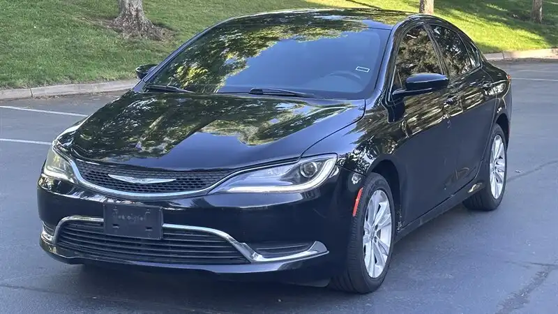 2015 Chrysler 200 S's photo