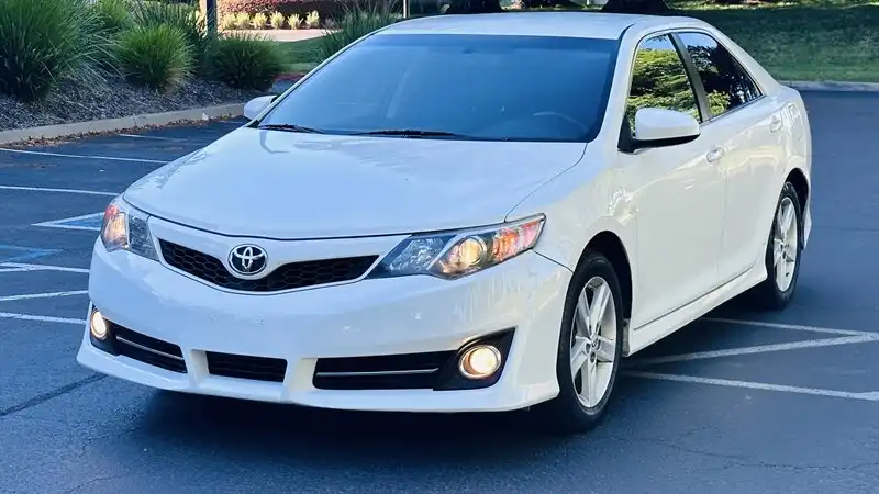 2012 Toyota Camry 2.5 Auto SE's photo
