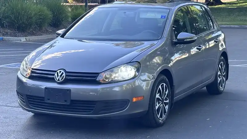 2012 Volkswagen Golf 4-door 6AT w/Convenience PZEV's photo