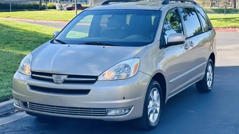 2004 Toyota Sienna XLE AWD's photo