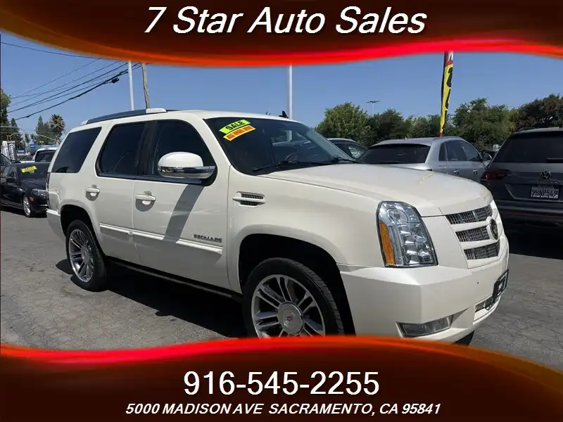 2013 Cadillac Escalade AWD Premium's photo