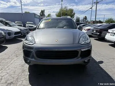 2017 Porsche Cayenne Base photo 2