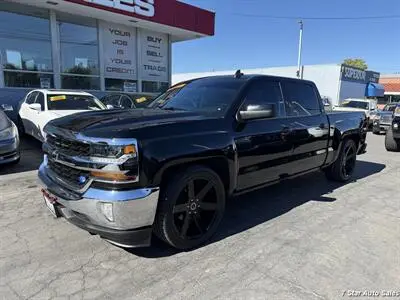 2017 Chevrolet Silverado 1500 LT Crew Cab Short Box photo 3