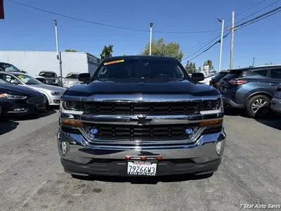 2017 Chevrolet Silverado 1500 LT Crew Cab Short Box photo 2
