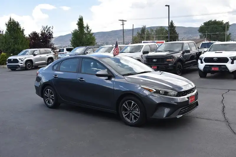 2024 Kia Forte LXS AT's photo