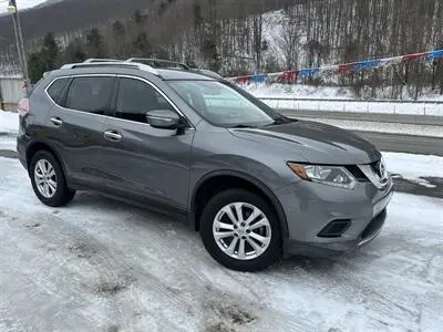2015 Nissan Rogue SV FWD photo 2