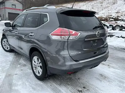 2015 Nissan Rogue SV FWD photo 3