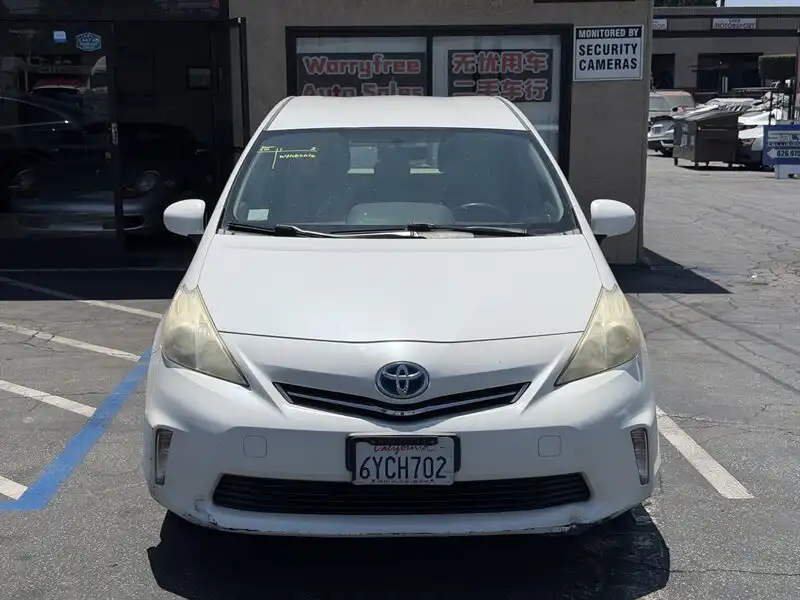 2012 Toyota Prius v Five's photo