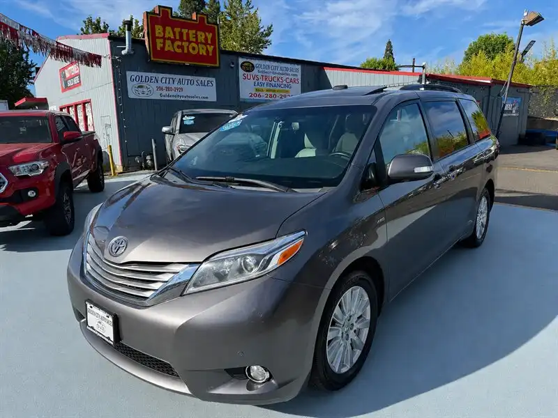 2017 Toyota Sienna Limited V6 AWD 7-Passenger's photo