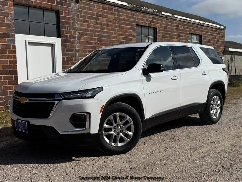 2022 Chevrolet Traverse LS AWD's photo