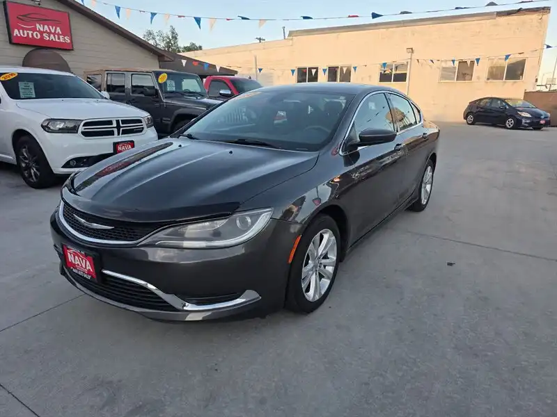 2015 Chrysler 200 Limited's photo