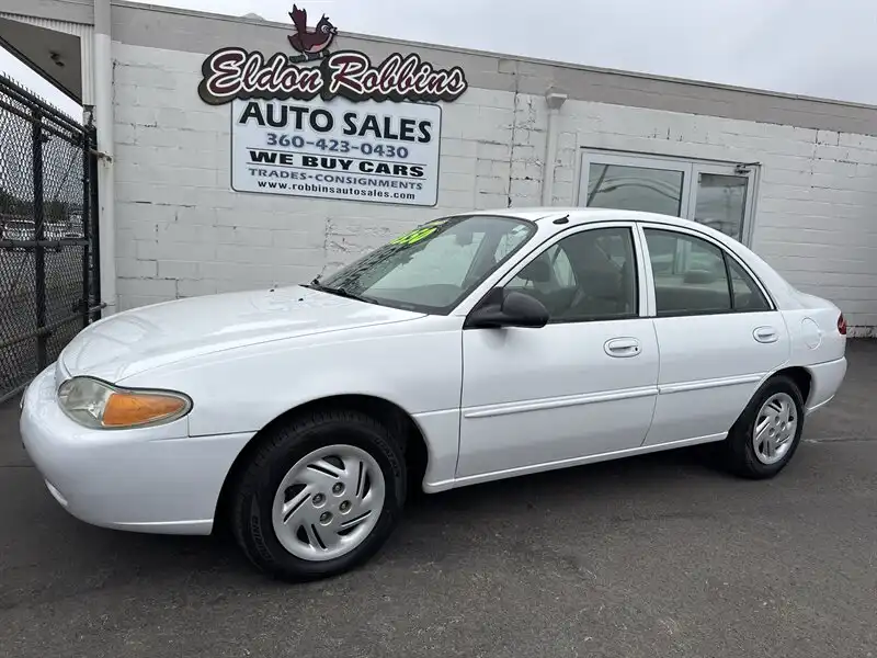 2002 Ford Escort SE Sedan's photo