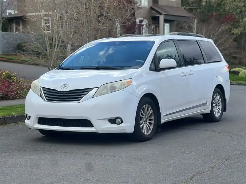 2011 Toyota Sienna XLE V6 8-Passenger's photo