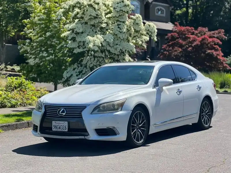 2013 Lexus LS 500 460's photo