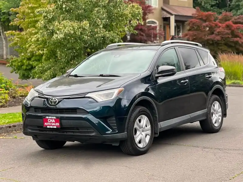 2017 Toyota RAV4 LE's photo