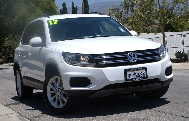 2017 Volkswagen Tiguan 2.0T S's photo