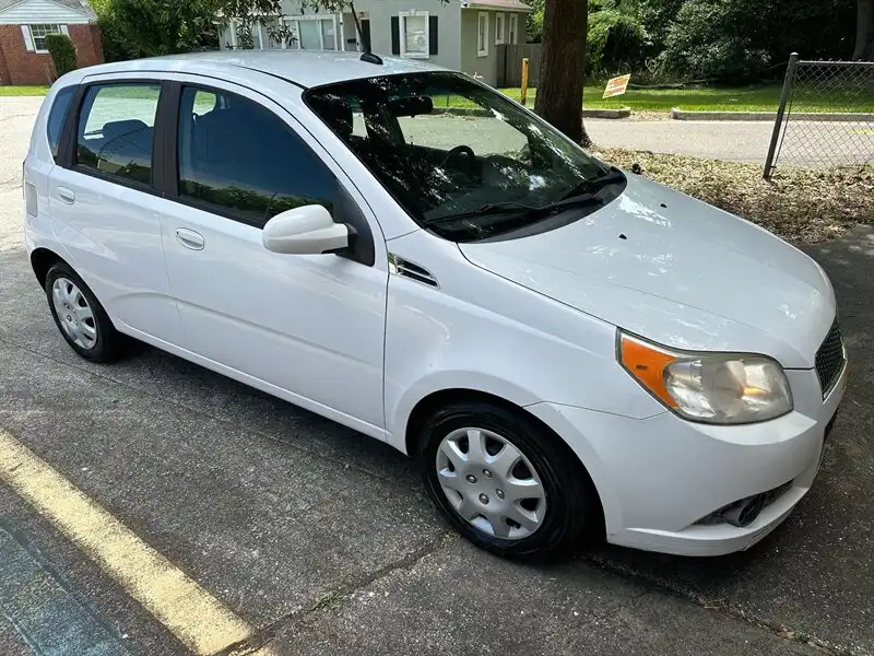 2010 Chevrolet Aveo 1LT's photo