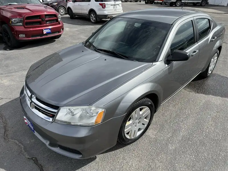 2012 Dodge Avenger SE's photo