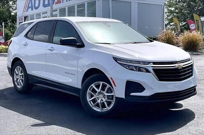 2023 Chevrolet Equinox LS's photo