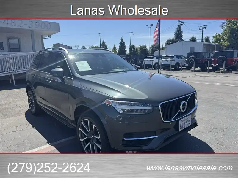 2018 Volvo XC90 T6 AWD Momentum's photo