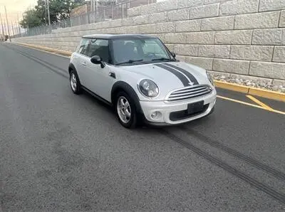 2011 MINI Cooper Base photo 2