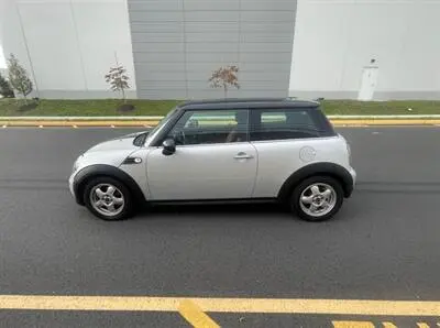 2011 MINI Cooper Base photo 3