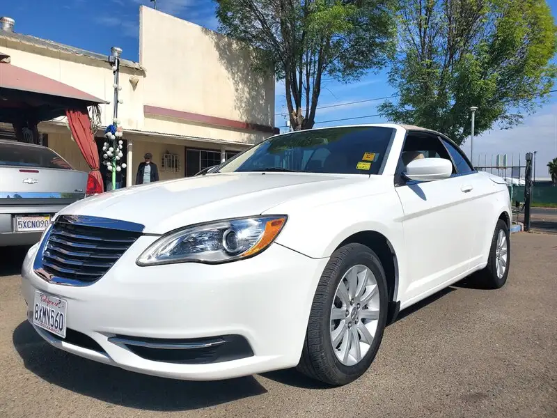 2014 Chrysler 200 Touring Convertible's photo