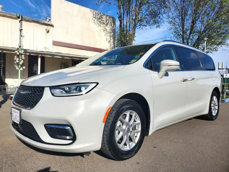 2021 Chrysler Pacifica Touring L's photo