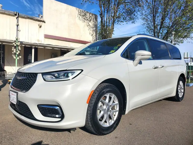 2021 Chrysler Pacifica Touring L's photo
