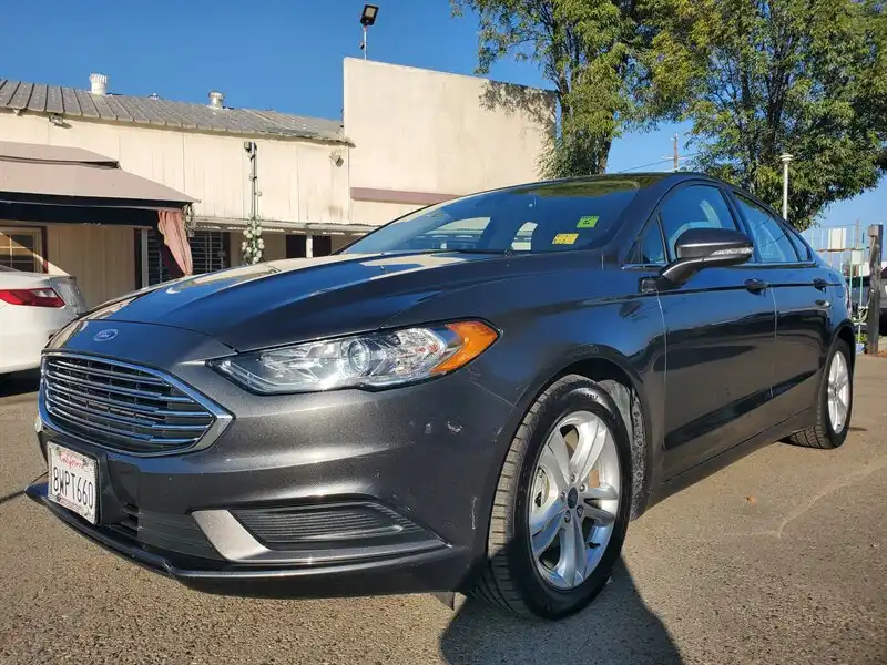 2018 Ford Fusion SE FWD's photo